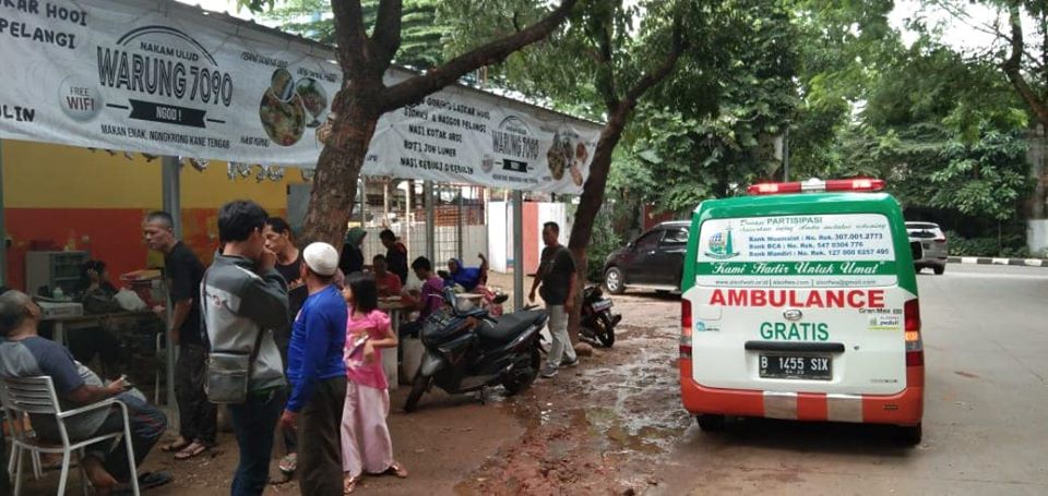 You are currently viewing Tim Ambulans Sofwa Bantu Distribusikan Makanan ke Korban Banjir